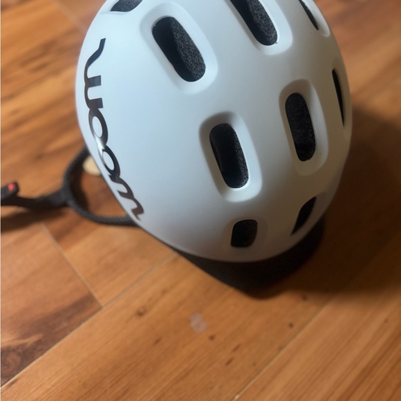 NWT Woom Ready Kids' Helmet - Medium Black and White - Picture 8 of 11